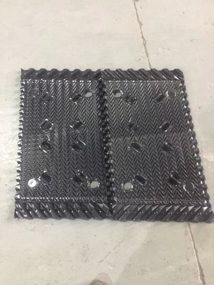 การจ่ายน้ำร้อน Cooling Tower Infill วัสดุ Cross Flow Media PVC Drift Eliminator